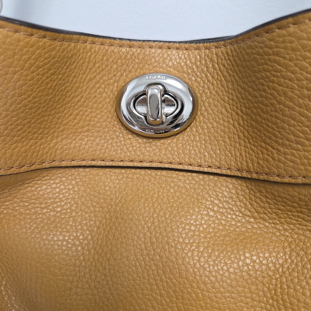 Coach 2017 Turnlock Edie Beige Camel Leather Shoulder Bag  Chain 36855 - Picture 4 of 16